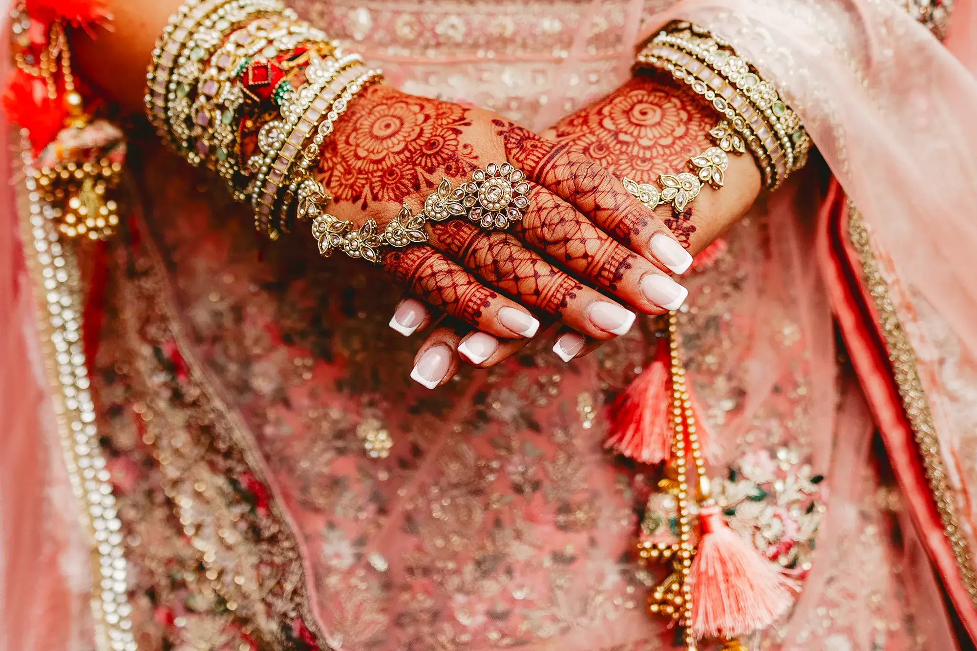 gujarati-indian-bride-henna-saree-london
